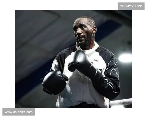 克劳福德顽强抵挡阿瓦雷兹第四回合猛攻稳住比赛走势